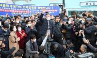 가족사 입 연 이재명…"미천한 출신, 탓하지 말아달라"