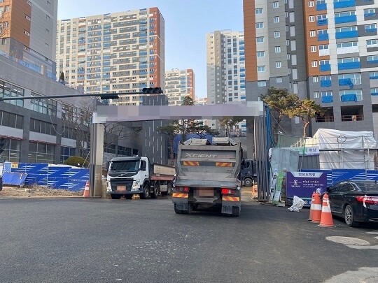 인천 서구 검단신도시 내 갈등을 빚고 있는 아파트 공사 현장. 사진=정소영 기자