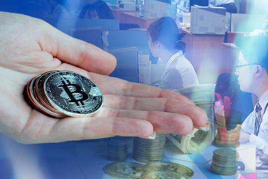 기존 금융권이 가상자산 시장에 간접적으로 진출하면서 그 속내에 관심이 쏠린다. 그래픽=백소연 디자이너