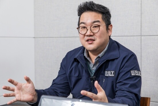 이성조 알비티모터스 대표는 IT업계에서 개발자로 일하다가 스포츠카 제조업에 뛰어들게 됐다. 사진=최준필 기자