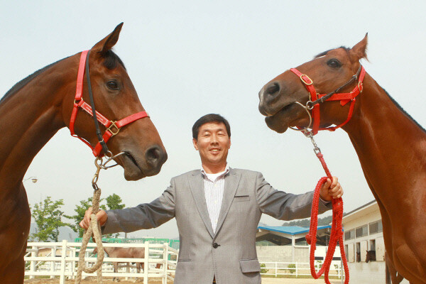 조교사 부문에서는 김영관이 총 338회 출전해서 63승을 거두며 챔피언 자리를 지켰다. 사진=한국마사회 제공