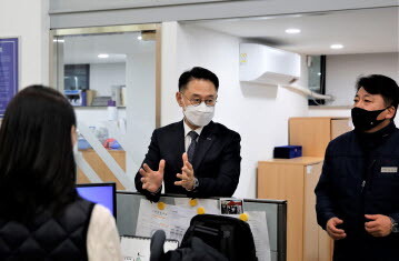 이종국 SR 대표이사(사진 가운데)는 신년사에서 제구포신의 마음으로 묵은 것은 버리고 새로운 것을 펼치겠다고 밝혔다. 사진=SR 제공