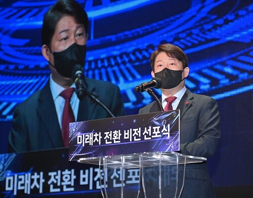 5일 DGIST에서 열린 미래차 전환 비전 선포식에서 권영진 대구시장이 발언을 하고 있다. (사진=대구시 제공)