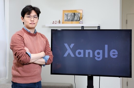 강남 쟁글 사무실에서 김준우 암호화폐 공시 플랫폼 쟁글 대표가 일요신문과 인터뷰를 나누고 있다. 사진=박정훈 기자