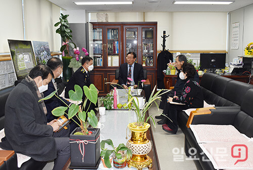 제73대 백승언 양평경찰서장이 지난 19일 대한노인회 양평군지회(지회장 김용녕)를 예방하고 어르신들께 부임인사를 드렸다.