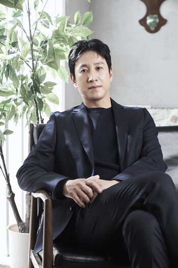 배우 이선균이 영화 '킹메이커'로 '기생충'(2019) 이후 3년 만에 스크린에 복귀했다. 사진=메가박스중앙(주)플러스엠 제공