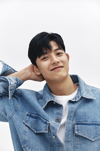 넷플릭스 오리지널 시리즈 '지금 우리 학교는'에서 이수혁 역을 맡은 배우 로몬(23)은 하이틴 로맨스물 남주의 정석으로 국내외 팬들의 많은 사랑을 받았다. 사진=넷플릭스 제공