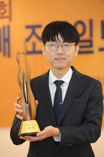 LG배 우승 '중국 킬러' 신진서 '반상 위엔 편파판정 없다'