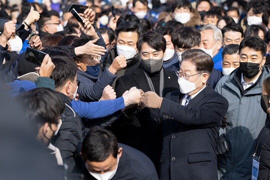 15일 이재명 더불어민주당 대선후보가 부전역에서 부산 집중 유세를 하고 있는 모습이다. 사진=이재명 캠프 제공