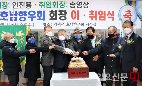 축하케익 커팅식.