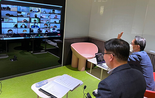 경북도와 시군, 경찰청, 아동보호전문기관이 참여한 '아동 학대 예방을 위한 관계기관 회의'가 23일 도청에서 영상회의로 열리고 있다. (사진=경북도 제공)