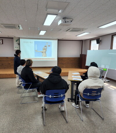 고위기청소년 평화감수성교육 실시 모습. 사진=김해시