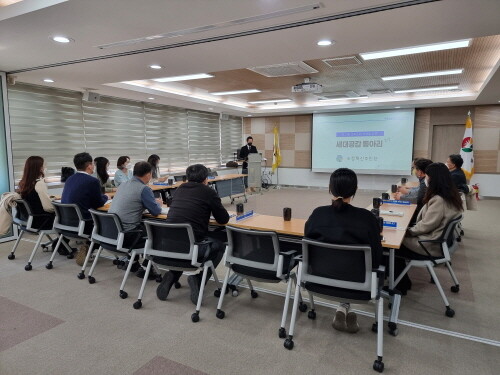 세대공감동아리 첫모임 모습. 사진=경남도