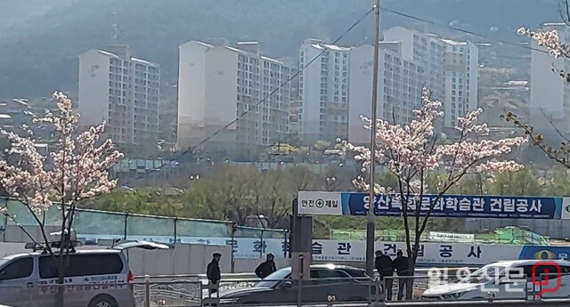 민주노총이 양산복합문화학습관 공사 진행을 막아 논란이 일고 있다. 사진=정민규 기자