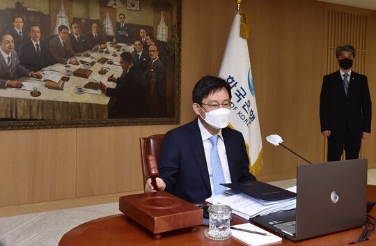 주상영 금통위원회 의장 직무대행이 14일 오전 서울 중구 한국은행에서 열린 금융통화위원회 본회의를 주재하고 있다. 사진=최준필 기자