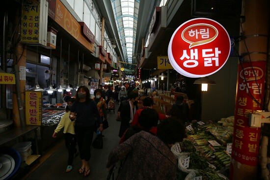 "손님들 생각보단 안 와" 18일 오후 대구관문시장. 사진=남경원 기자