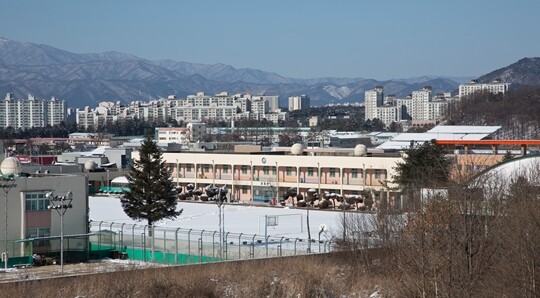 법무부는 소년교도소 수용 및 교정교화 대책 등에 대해서도 종합적으로 검토할 계획이다. 한 소년원 전경으로 기사의 특정 내용과 관련 없음. 사진=임준선 기자