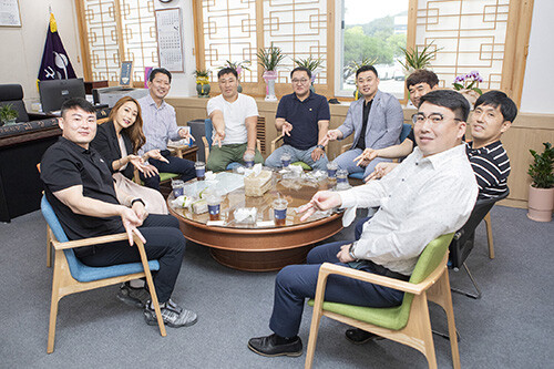김장호 시장이 시민들과 아침식사를 함께하며, 대화하는 자리를 갖고 있다. 사진=구미시 제공