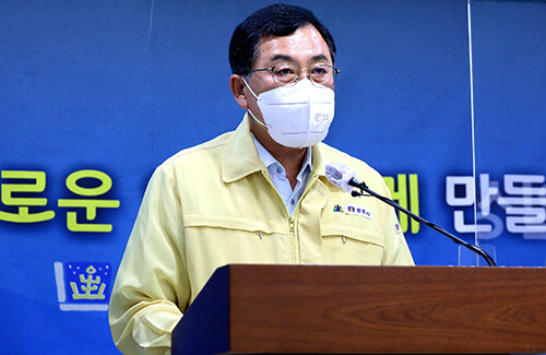 주낙영 시장이 29일 재난안전대책본부 상황실에서 코로나19 대응 대시민 브리핑을 하고 있다. 사진=경주시 제공