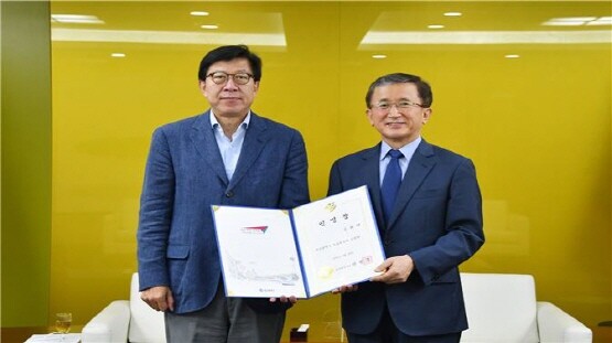 임명장 수여식. 사진=부산시 제공