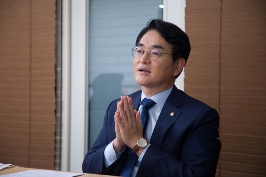 8월 4일 박용진 의원을 만나 당대표로 출마하게 된 계기와 97세대의 단일화 논의의 진행 정도, 친명대 반명의 대결구도에 대한 생각 등에 대해 들어봤다. 사진=이종현 기자