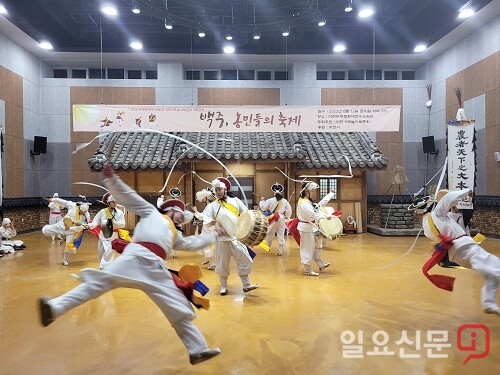 이천거북놀이보존회 '풍물놀이' 공연. 사진=유인선 기자