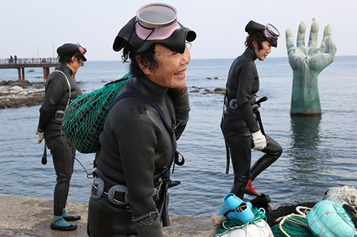 포항 호미곶 해녀. 사진=경북도 제공