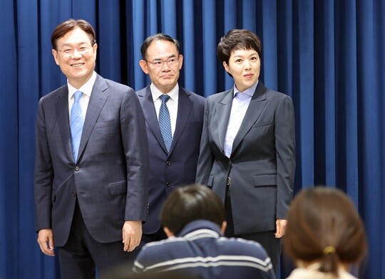 김은혜 신임 홍보수석(오른쪽부터), 임종득 국가안보실 2차장, 이관석 정책기획수석이 21일 서울 용산 대통령실 청사에서 열린 김대기 비서실장 인적쇄신 브리핑에 참석했다. 사진=연합뉴스