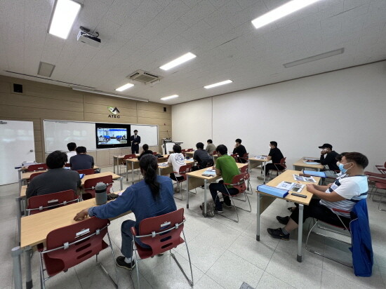 스마트팜 운영기술 교육 장면. 사진=경남도 제공