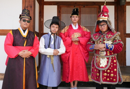 외국인 유학생 한복문화체험 행사 개최 장면. 사진=경상국립대 제공
