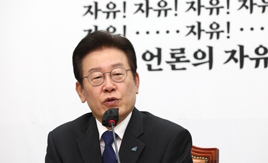 10월 13일 국회에서 열린 간담회에서 모두발언을 하고 있는 이재명 더불어민주당 대표. 사진=박은숙 기자