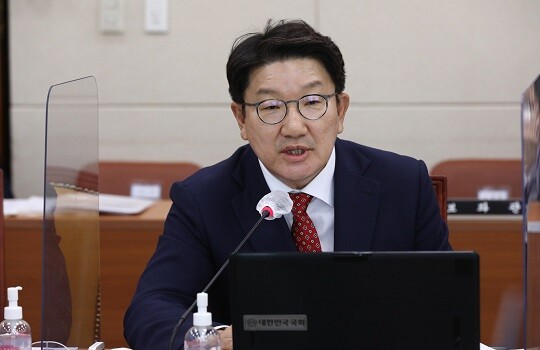 권성동 국민의힘 의원이 10월 13일 국회에서 열린 과학기술정보방송통신위원회의 방송문화진흥회·한국방송광고진흥공사 등에 대한 국정감사에서 발언하고 있다. 사진=박은숙 기자