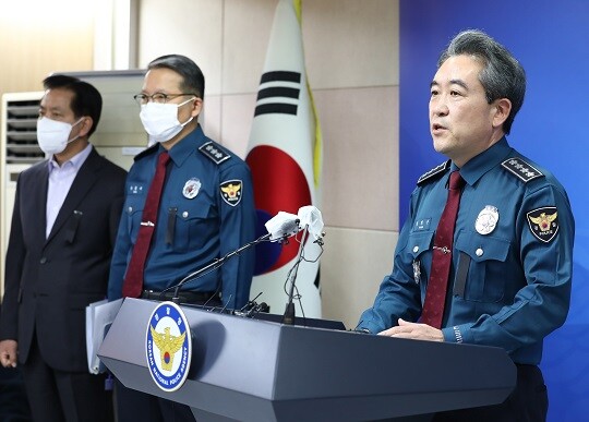 11월 1일 오전 윤희근 경찰청장이 서울 서대문구 경찰청 브리핑룸에서 ‘이태원 참사’와 관련해 입장을 표명하고 있다. 사진=임준선 기자