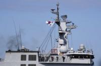 한국 해군, ‘일본 군국주의 상징’ 욱일기에 거수경례…비난 속출