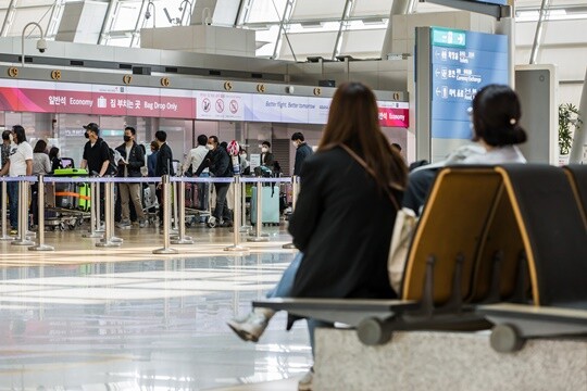 증권가에서는 내년에는 하나투어의 상황이 나아질 것이라 전망한다. 인천국제공항 제1여객터미널 출국장. 사진=최준필 기자