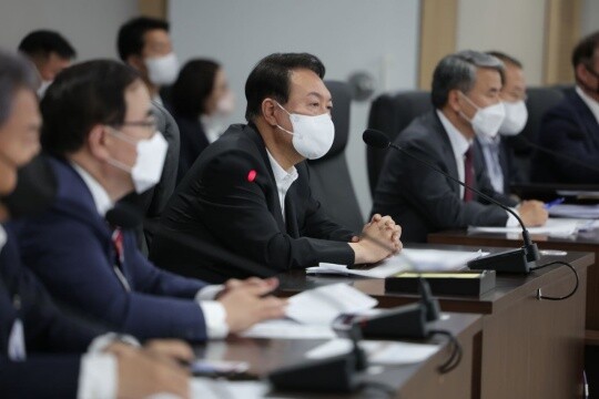 윤석열 대통령이 6월 5일 오전 용산 대통령실 청사 지하 국가위기관리센터에서 김성한 국가안보실장 주재로 열린 NSC 상임위원회에 임석하고 있다. 사진=대통령실 제공