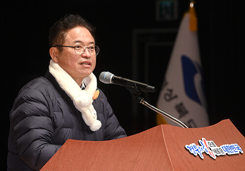 이철우 지사가 2일 오전 도청 동락관에서 열린 시무식에서 인사말을 하고 있다. 사진=경북도 제공