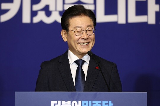 이재명 더불어민주당 대표가 지난 1월 12일 서울 여의도 국회 사랑재에서 열린 신년 기자회견에서 취재진의 질문을 받고 있다. 사진=박은숙 기자