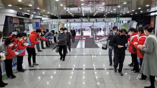 렛츠런파크 부산경남 신년 맞이 고객 감사인사 현장. 사진=한국마사회 제공