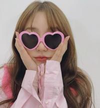 윤은혜, 핑크 하트 선글라스 쓰고 귀요미 인증샷 ‘방부제 미모’