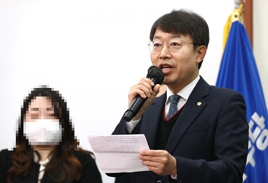 민주당이 탄핵소추제도 개선을 위한 법을 발의했다. 사진은 해당 법을 대 표발의한 최기상 더불어민주당 의원. 사진=박은숙 기자