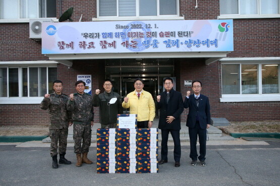 군부대 위문 격려 장면. 사진=김해시 제공