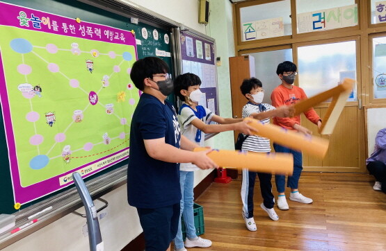 학교성인권교육 체험교육 장면. 사진=사천시 제공