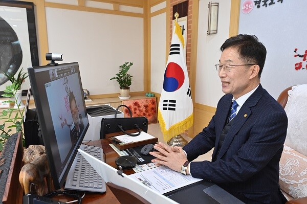 임종식 교육감이 8일 지역 유·초·중·고·특수학교 교장·교감·교무부장을 대상으로 비대면 회의를 하고 있다. 사진=경북교육청 제공