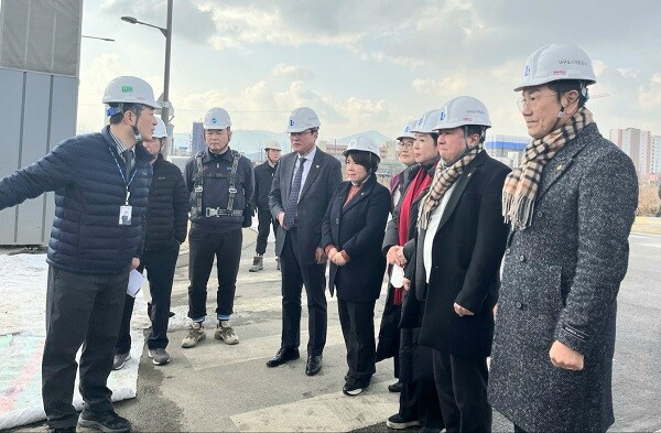 14일 대구시의회 건설교통위원회가 안심뉴타운 도시개발 현장과 대구혁신도시 복합혁신센터 건립 현장을 방문했다. 사진=대구시의회 제공