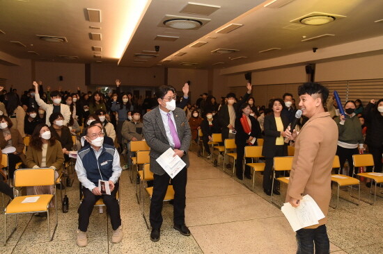 뮤직배틀 복면가왕 경연대회 장면. 사진=김해시 제공