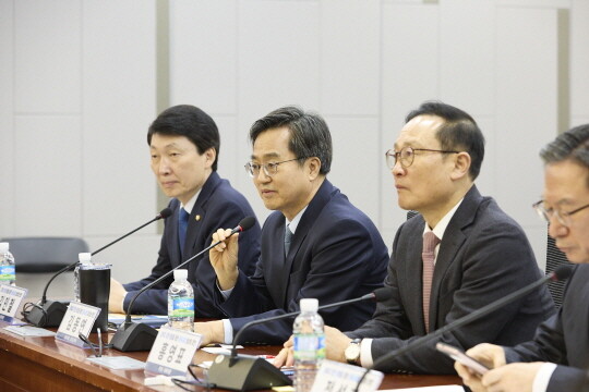 2월 22일 국회 의원회관 제1세미나실에서 김동연 경기도지사가 군부대 이전 부지를 "기회의 땅으로 만들어야 한다"고 밝히고 있다. 사진=경기도 제공