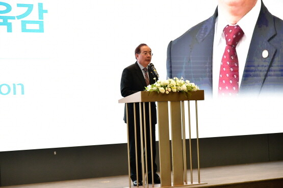 하윤수 교육감이 인사말을 갖는 모습. 사진=부산시교육청 제공