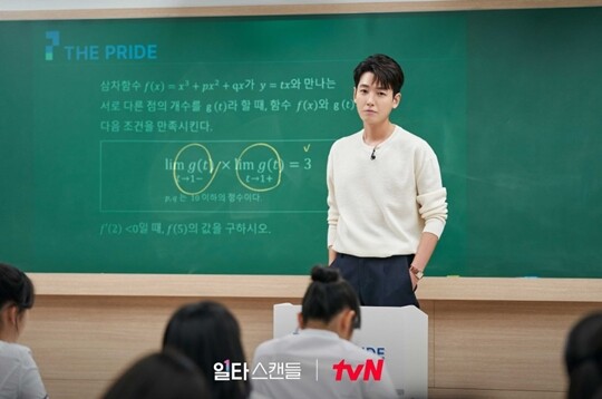 ‘일타 강사’의 존재감이 일반 대중에게까지 확산된 데는 최근 인기리에 막을 내린 tvN 드라마 ‘일타 스캔들’이 결정적인 영향을 미쳤다. 사진=tvN ‘일타 스캔들’ 홈페이지