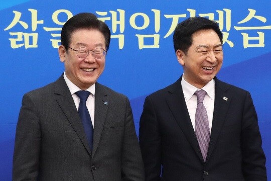 이재명 대표와 김기현 대표가 모처럼 환하게 웃고 있다. 사진=박은숙 기자